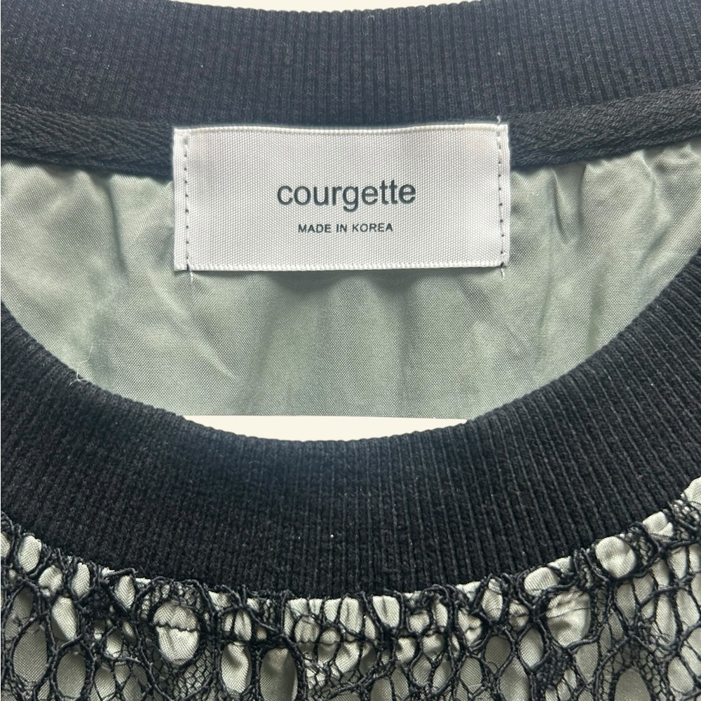 Courgette Black and light green Mesh Top